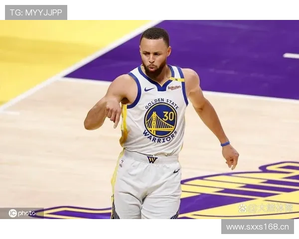 勇士湖人常规赛精彩对决 里夫斯表现亮眼集锦回顾