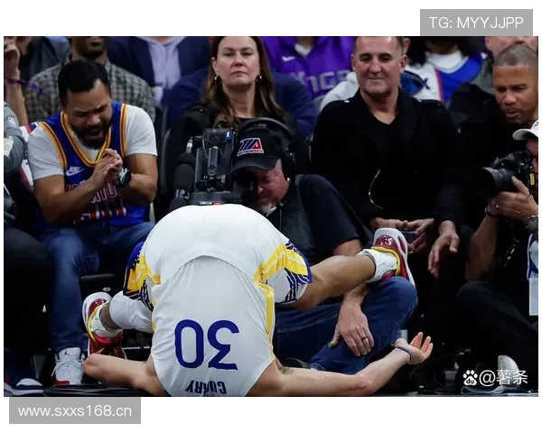 克莱三分球表现不佳仅得11分3篮板1助攻正负值惨遭21 克莱三分球表现不佳仅得11分3篮板1助攻正负值惨遭21